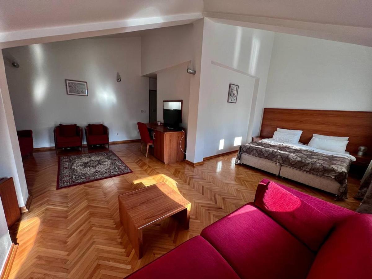 Hotel Ambasador Podgorica Exteriér fotografie