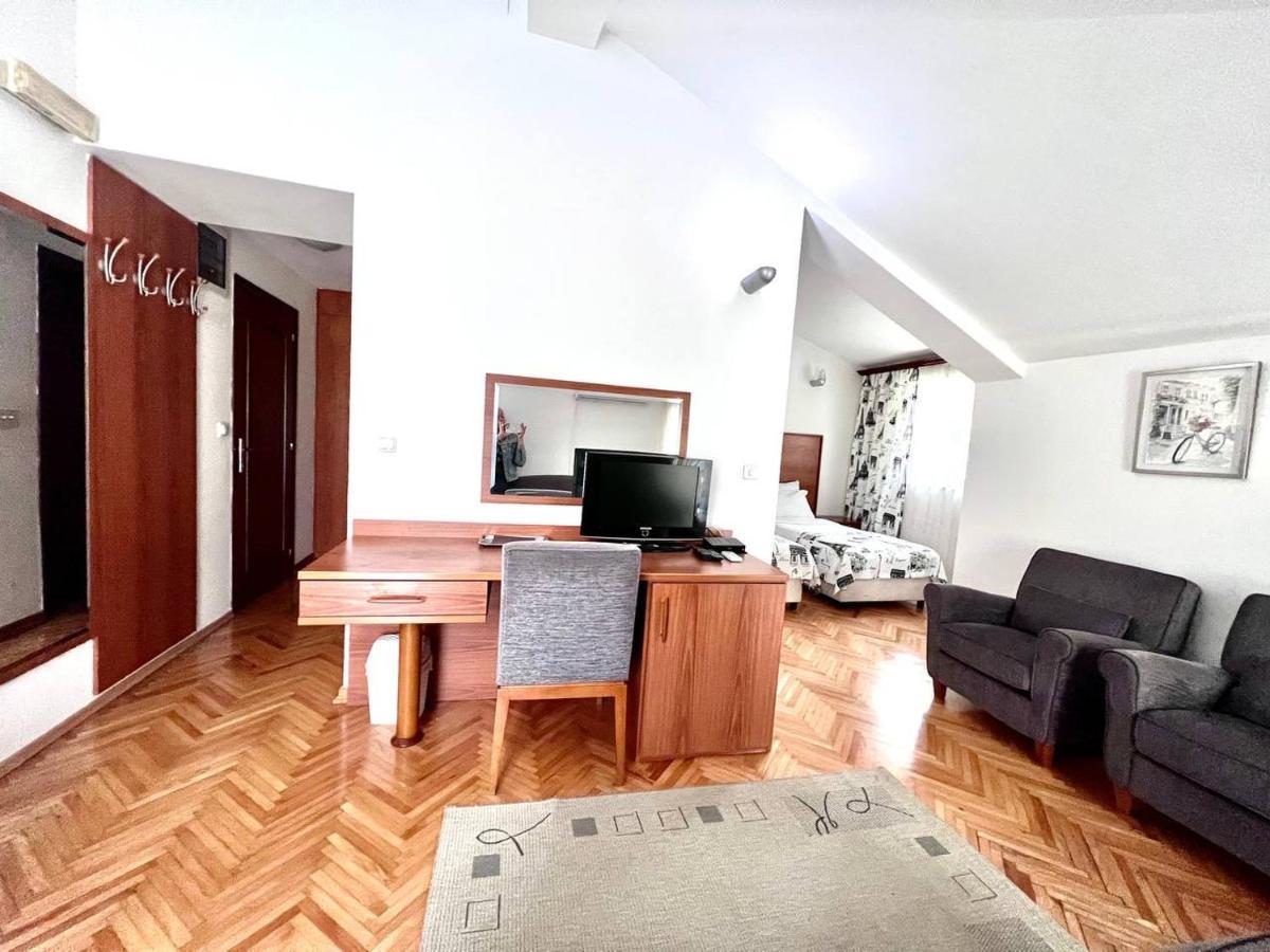 Hotel Ambasador Podgorica Exteriér fotografie
