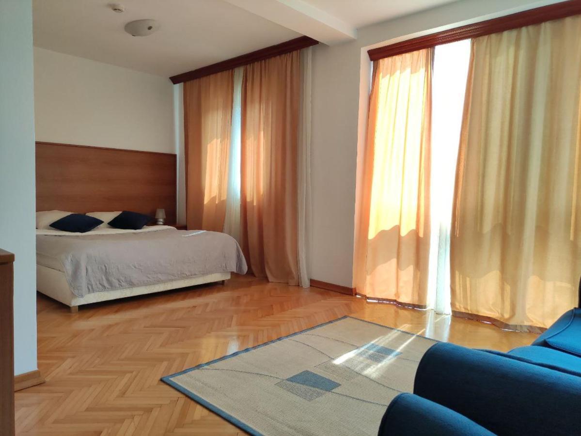 Hotel Ambasador Podgorica Exteriér fotografie