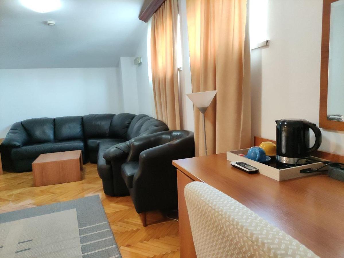 Hotel Ambasador Podgorica Exteriér fotografie