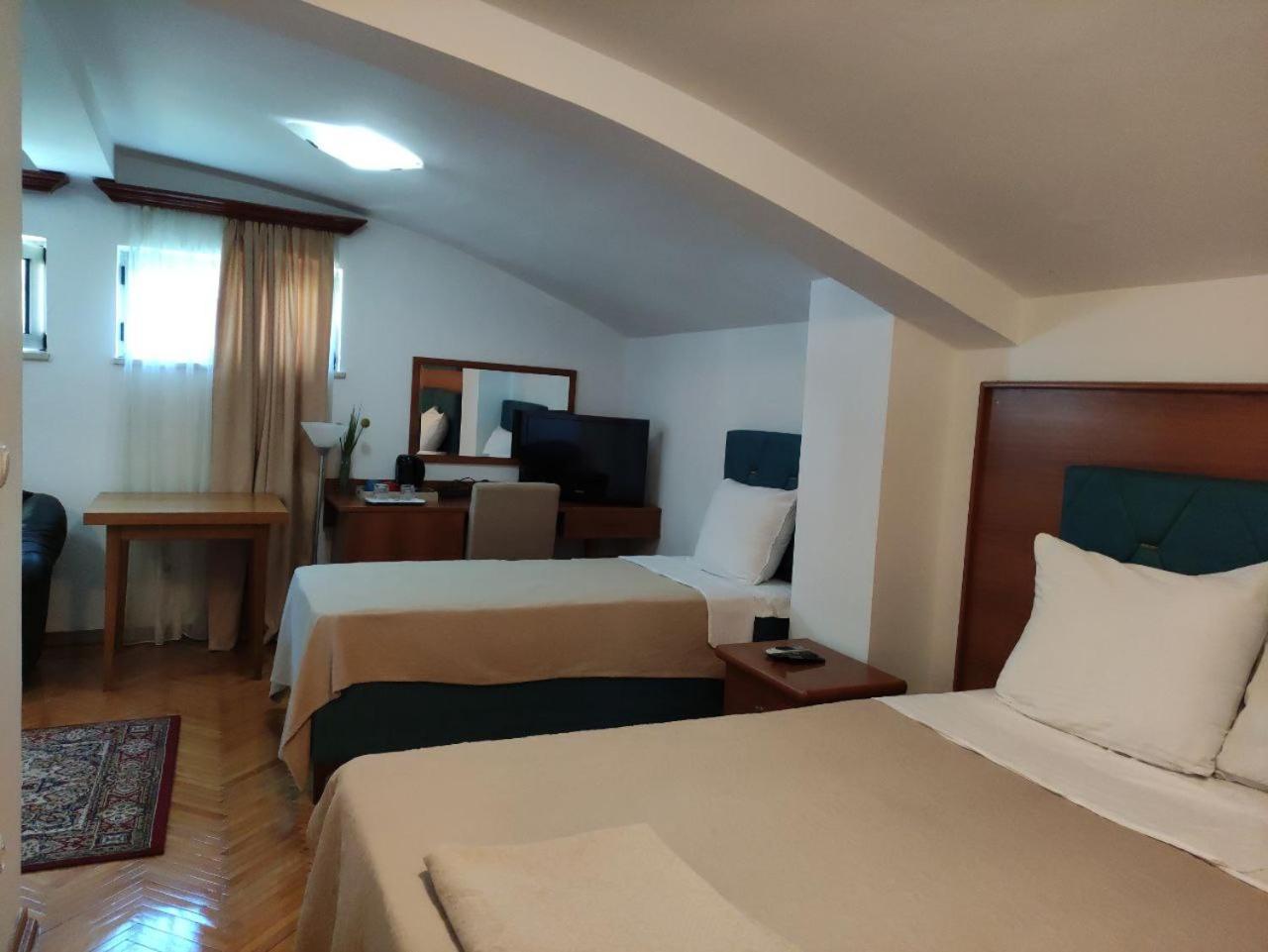 Hotel Ambasador Podgorica Exteriér fotografie