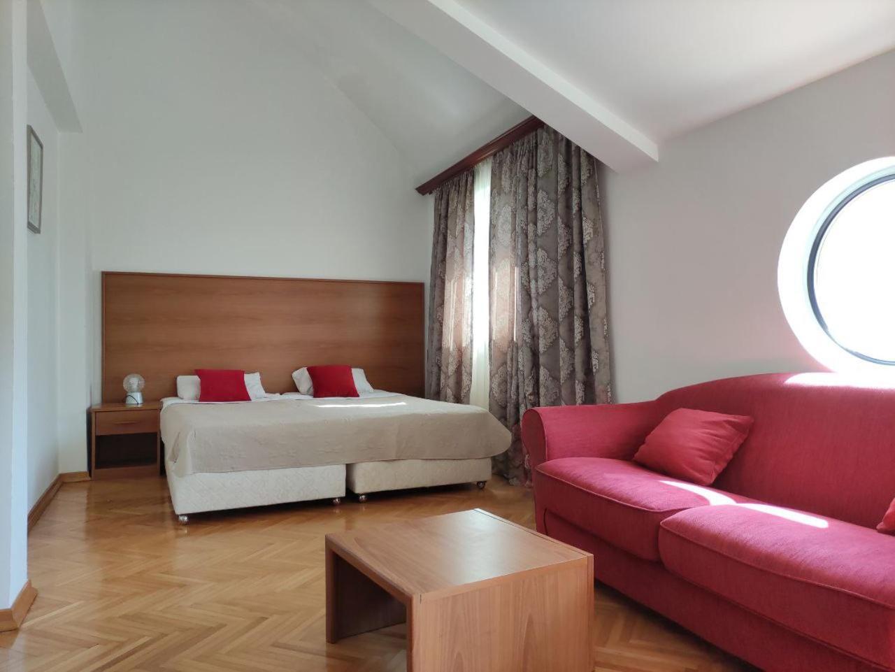 Hotel Ambasador Podgorica Exteriér fotografie